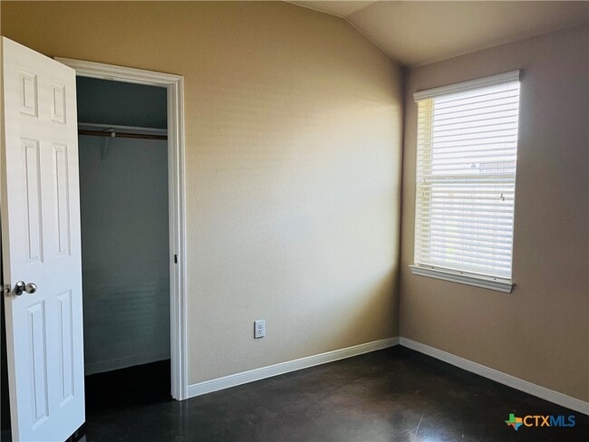 Building Photo - 1301 Loyal Ln