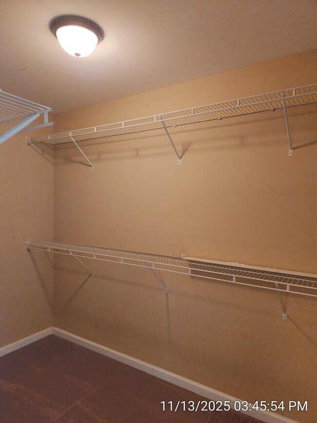 Building Photo - 641 Red Oak Ln