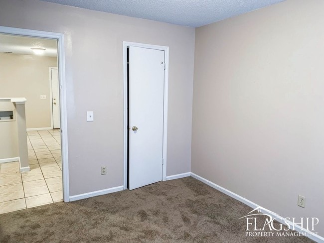 Building Photo - Two Bedroom Greenville Apartment