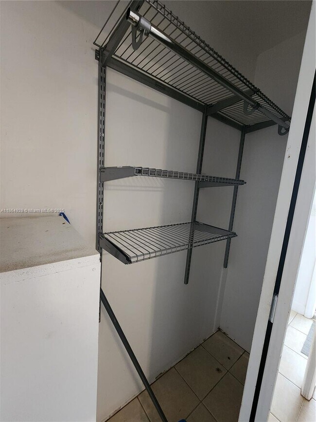 Building Photo - 315 Walnut St