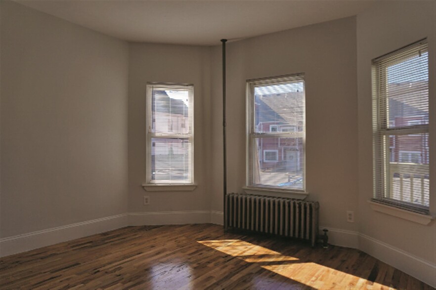 Building Photo - 39 Bradley St