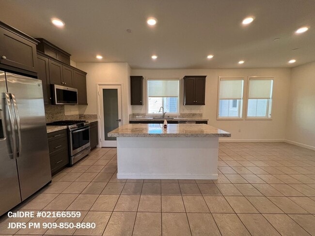 Building Photo - Yorba Linda 3 Bedroom Condo