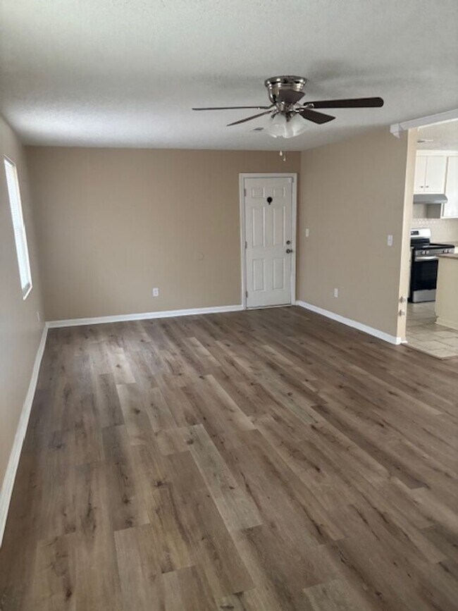 Building Photo - Available Now, Remodeled Ranch Home located in Hephzibah