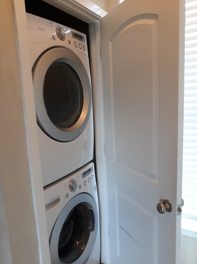 Building Photo - 849 Seigle Point Dr