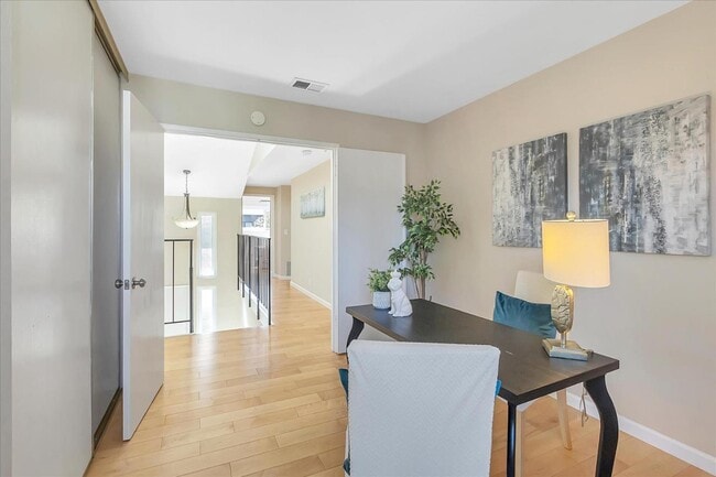 Building Photo - 6640 Bunker Hill Ct