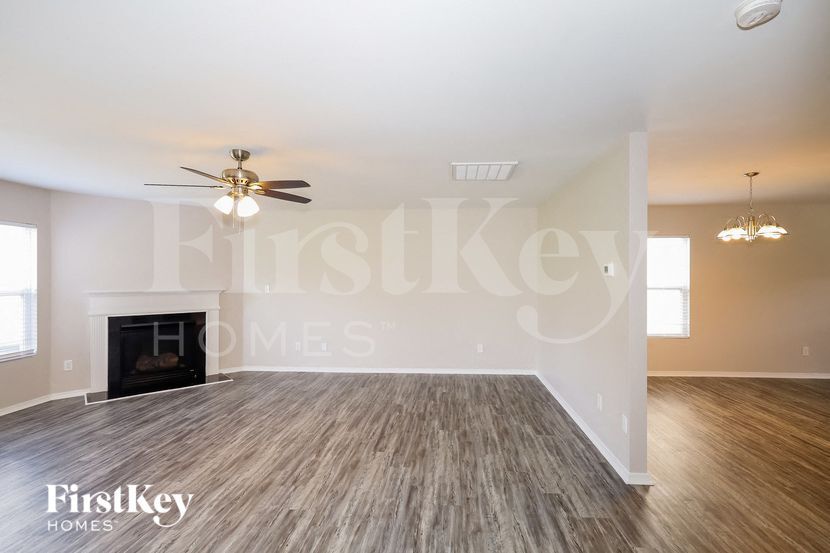 Building Photo - 933 Silverberry St
