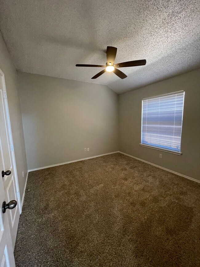 Building Photo - 2214 97th St