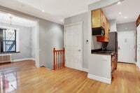 Building Photo - 432 E 13th St
