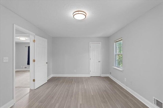 Building Photo - 175 Creekview Cir