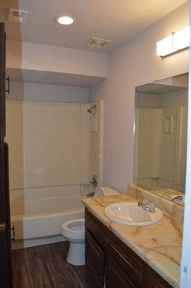 Building Photo - Two bedroom duplex for rent in Irving !