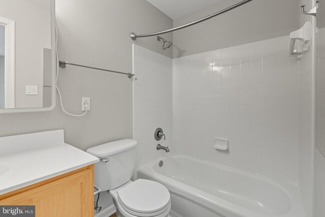 Building Photo - 2714 Manhattan Pl