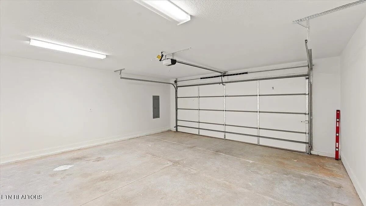 Building Photo - 6500 Locust Grove Ln