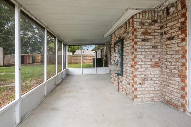 Building Photo - 303 Runnymeade Cir