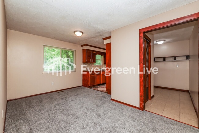 Building Photo - 1101 Rossiter Dr