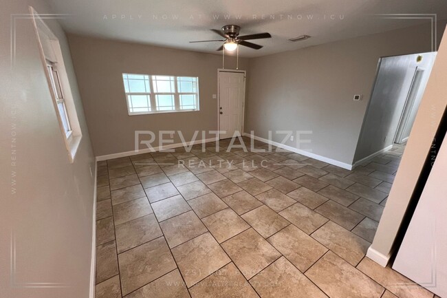 Building Photo - Updated 3 Bedroom/2 Bathroom House in Mobile!