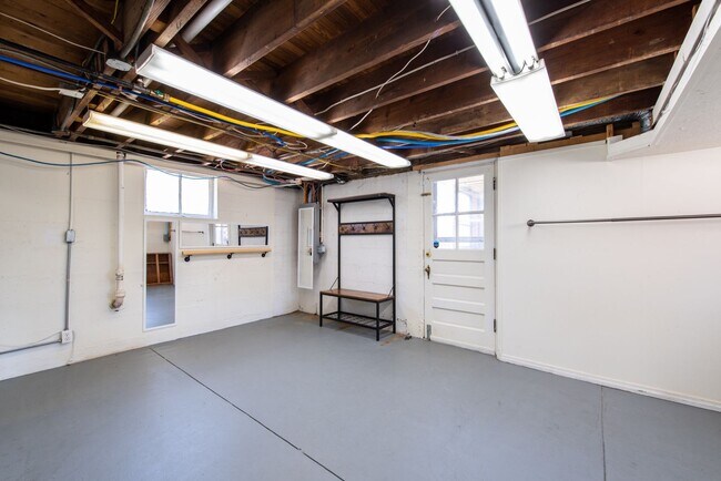 Building Photo - Charming Home in Deer Park Neighborhood