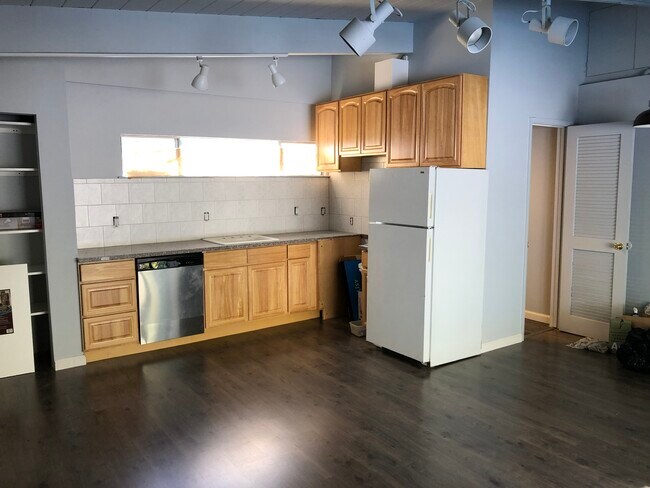 Kitchen - 542 Bonita Ave