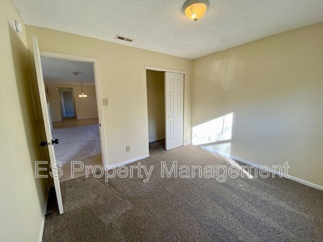 Building Photo - 10264 Cumberland Pointe Blvd