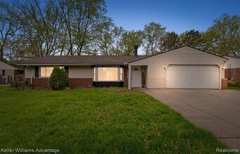 Building Photo - 2479 Ivanhoe Dr