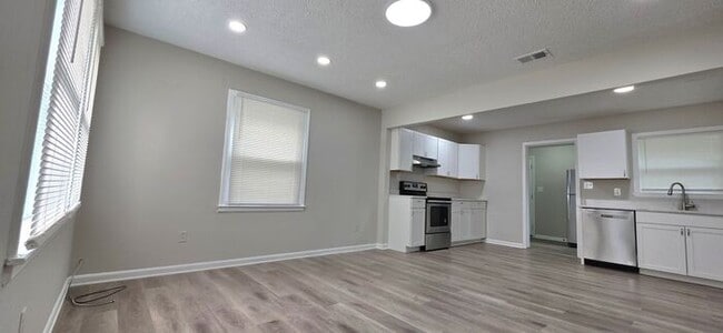 Building Photo - 3BR/2BA Home in Conover, North Carolina
