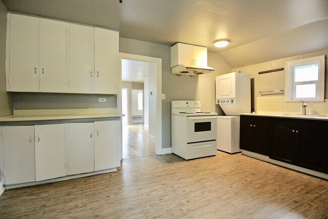 Building Photo - 2333 N 116th St