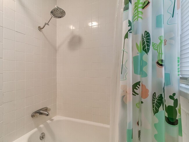 Building Photo - Charming 1 bed | 1 bath in great location