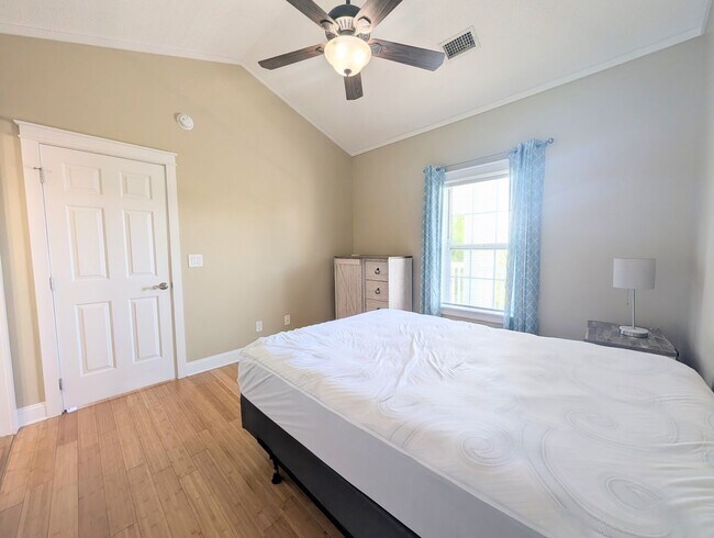 Building Photo - 3947 Gladiola Ct