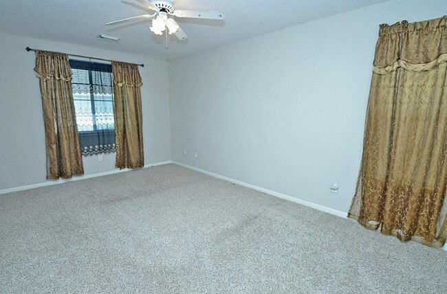 Building Photo - 523 Crestridge Dr