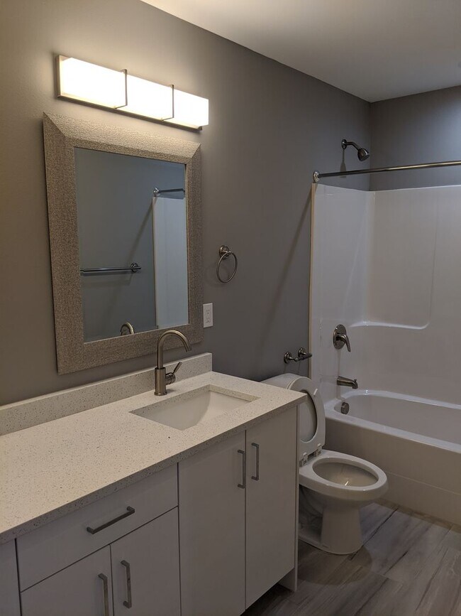 Building Photo - 7655 Parkland Dr