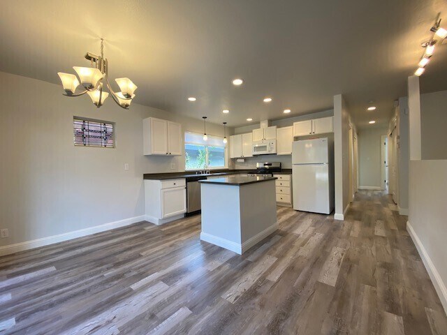 Building Photo - Beautiful and newly remodeled home in Rose...