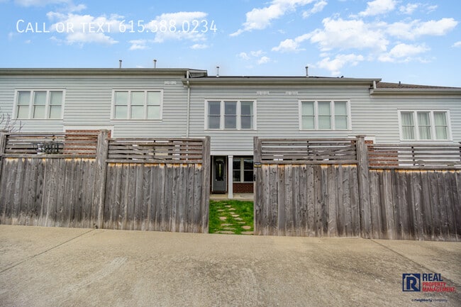 Building Photo - 1427 Winding Creek Dr