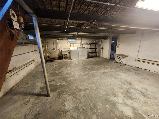 Building Photo - 2 Highland St