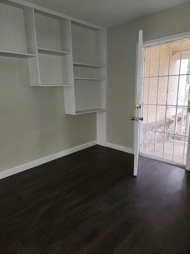 Building Photo - East Bakersfield Home - JUST REDUCED!