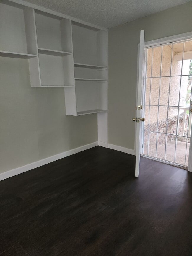 Building Photo - East Bakersfield Home - Newly Remodeled!