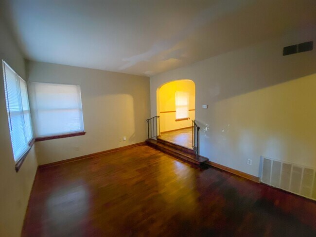 Building Photo - 1604-1604 S Fares Ave