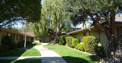 Building Photo - Gorgeous 2Bedroom/2Bath Townhome in Escondido