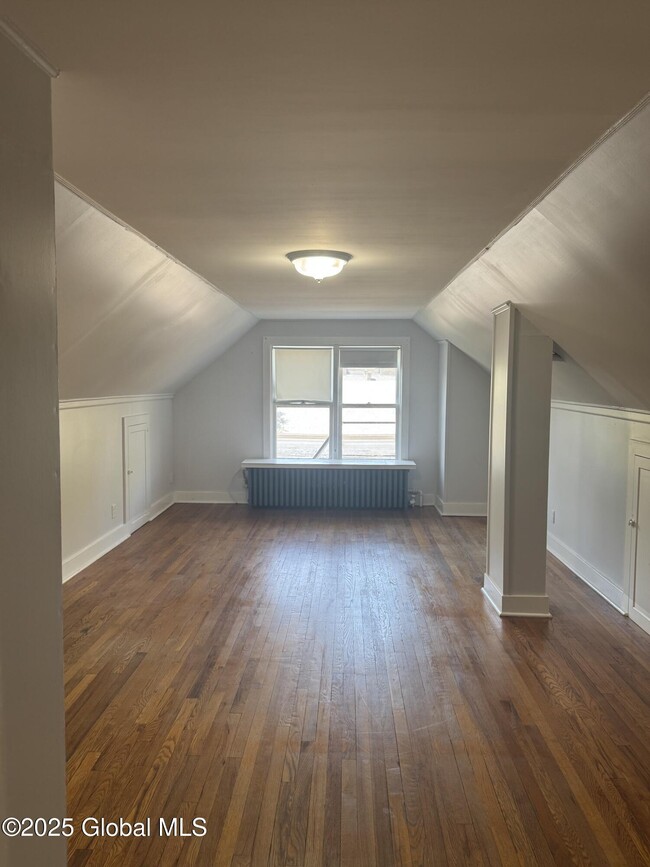 Building Photo - 133 S Lake Ave