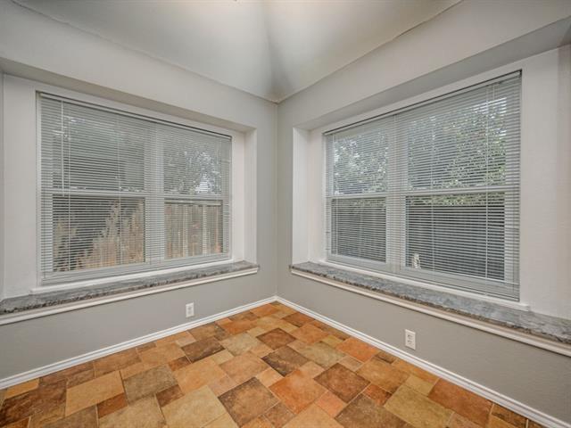Building Photo - 734 Winding Oak Bend