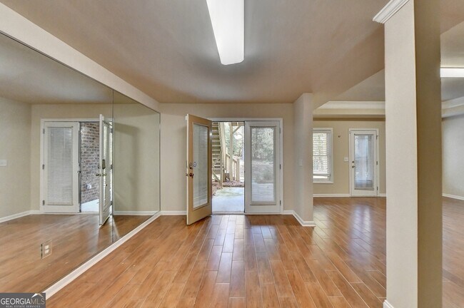 Building Photo - 11636 Parkside Ave