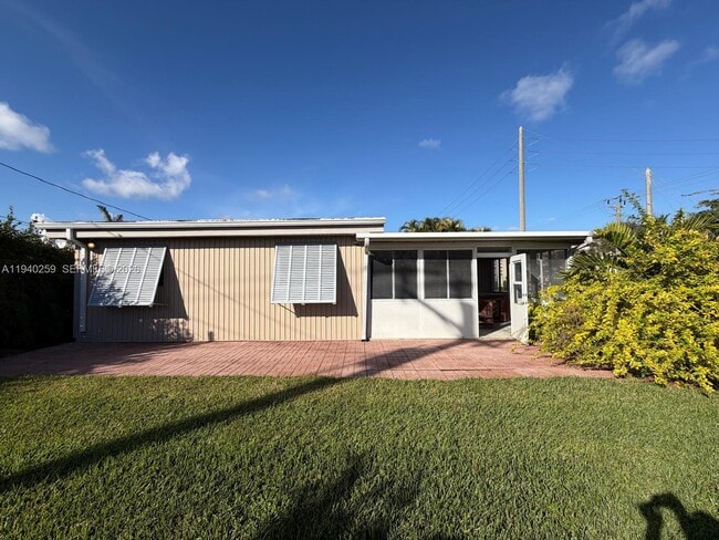 Building Photo - 238 SE 3rd St