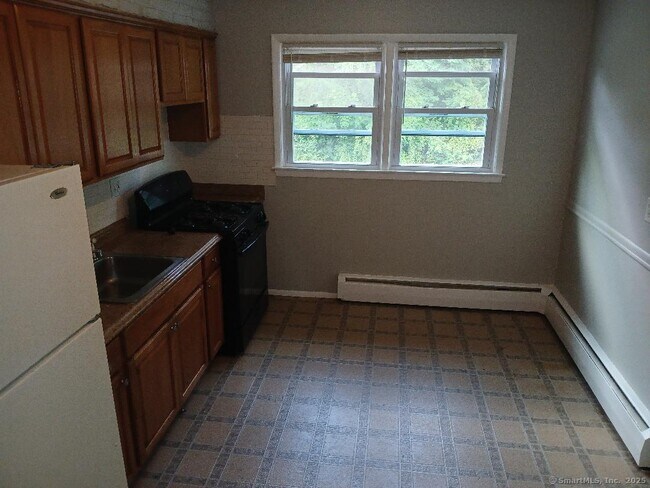 Building Photo - 52 Oak Ridge Dr