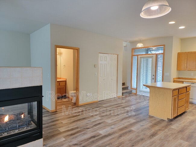 Building Photo - 1085 Golden Pheasant Dr