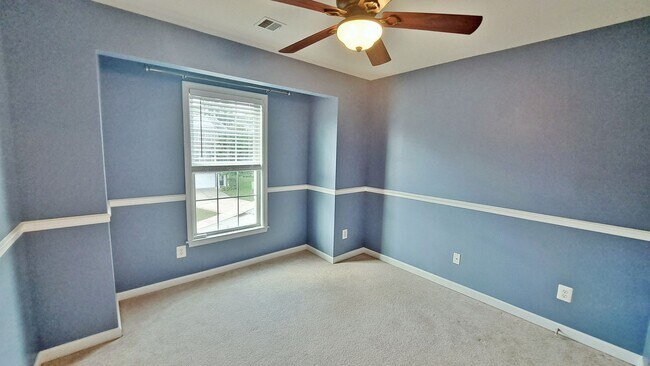 Building Photo - 3 Bed / 2-1/2 Bath Single Family Townhome with 1-Car Garage