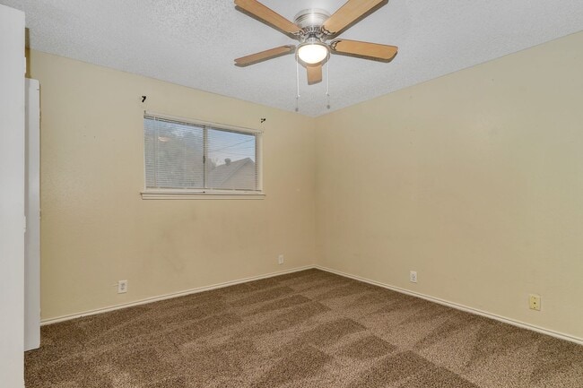 Building Photo - 1602 Spring Branch Dr