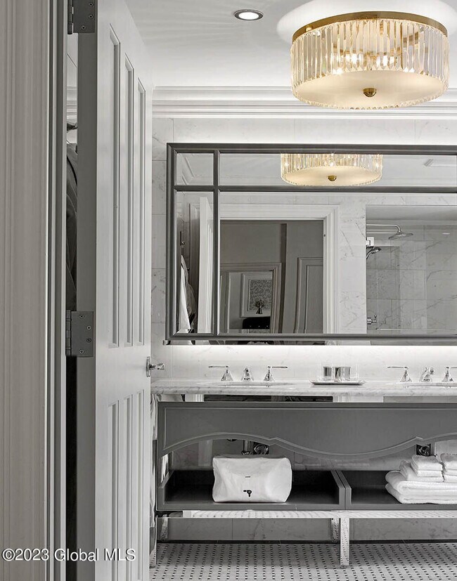 Building Photo - 365 Broadway