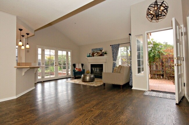 Building Photo - Gorgeous 3 Bedroom Home in Encinitas!