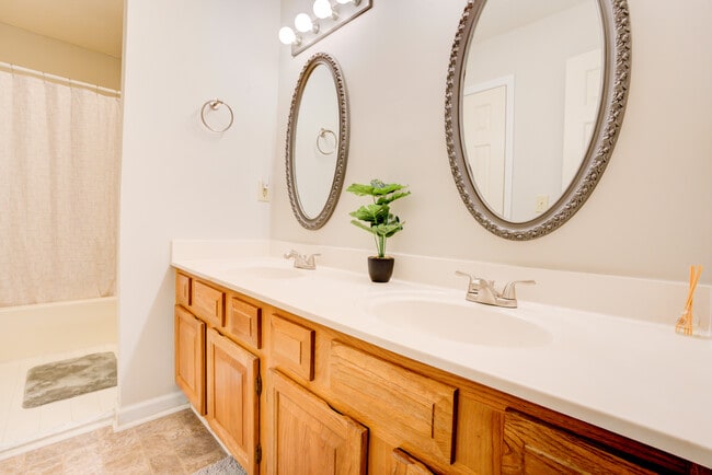 Building Photo - 104 Bright Angel Dr