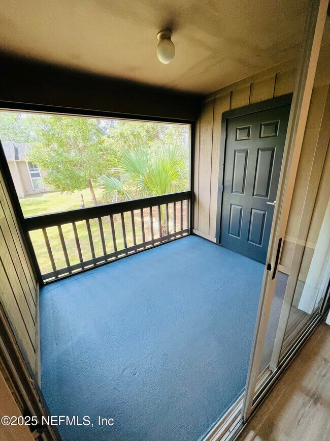 Building Photo - 8880 Old Kings Rd S