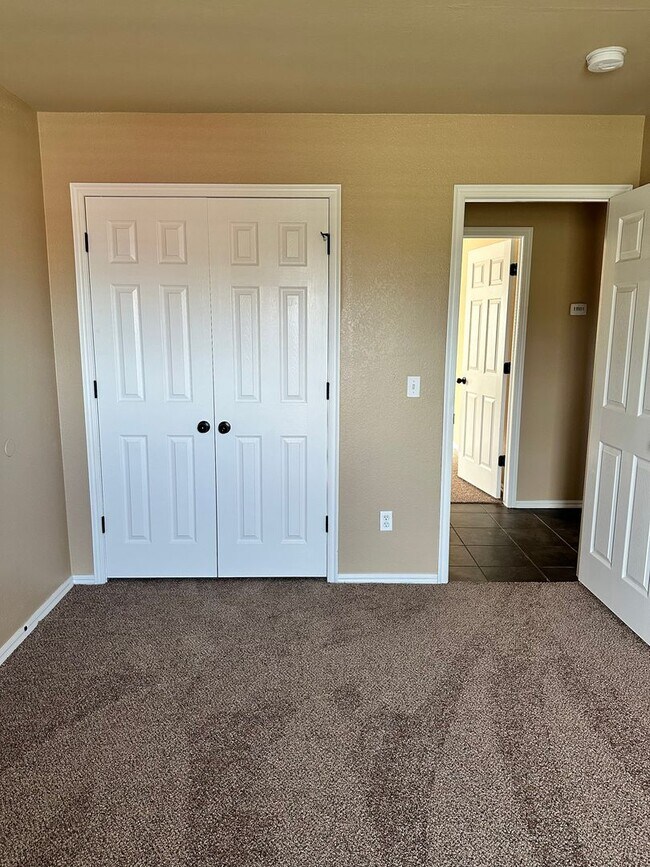 Building Photo - Beautiful home located in the Waterstone area! NO PETS!