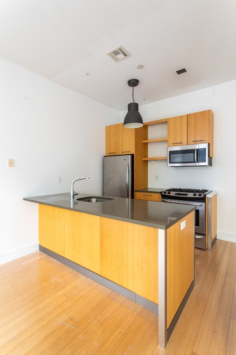 Building Photo - 177 Concord St